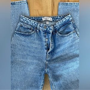 Abercrombie Dad Jean size 25 Long medium wash high rise